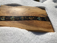 Load image into Gallery viewer, Color changing olive wood serving board