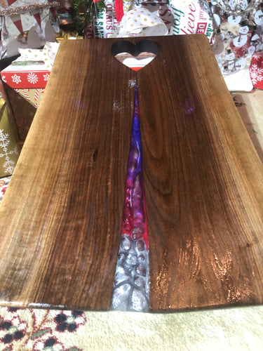 Walnut board w heart handle