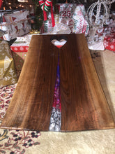 Load image into Gallery viewer, Walnut board w heart handle